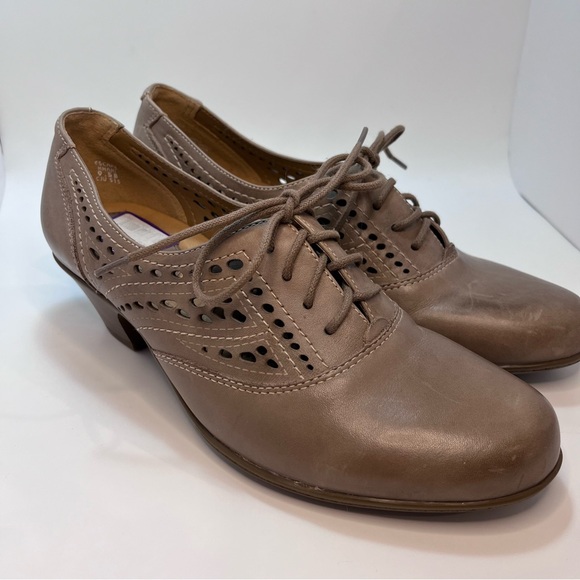 Earth Women's Taupe Tan Oxford Lace-Up Heeled Shoes - leather Size 9.5 - Picture 3 of 6